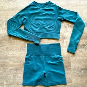 Seamless Cropped Sports Top & Shorts Set